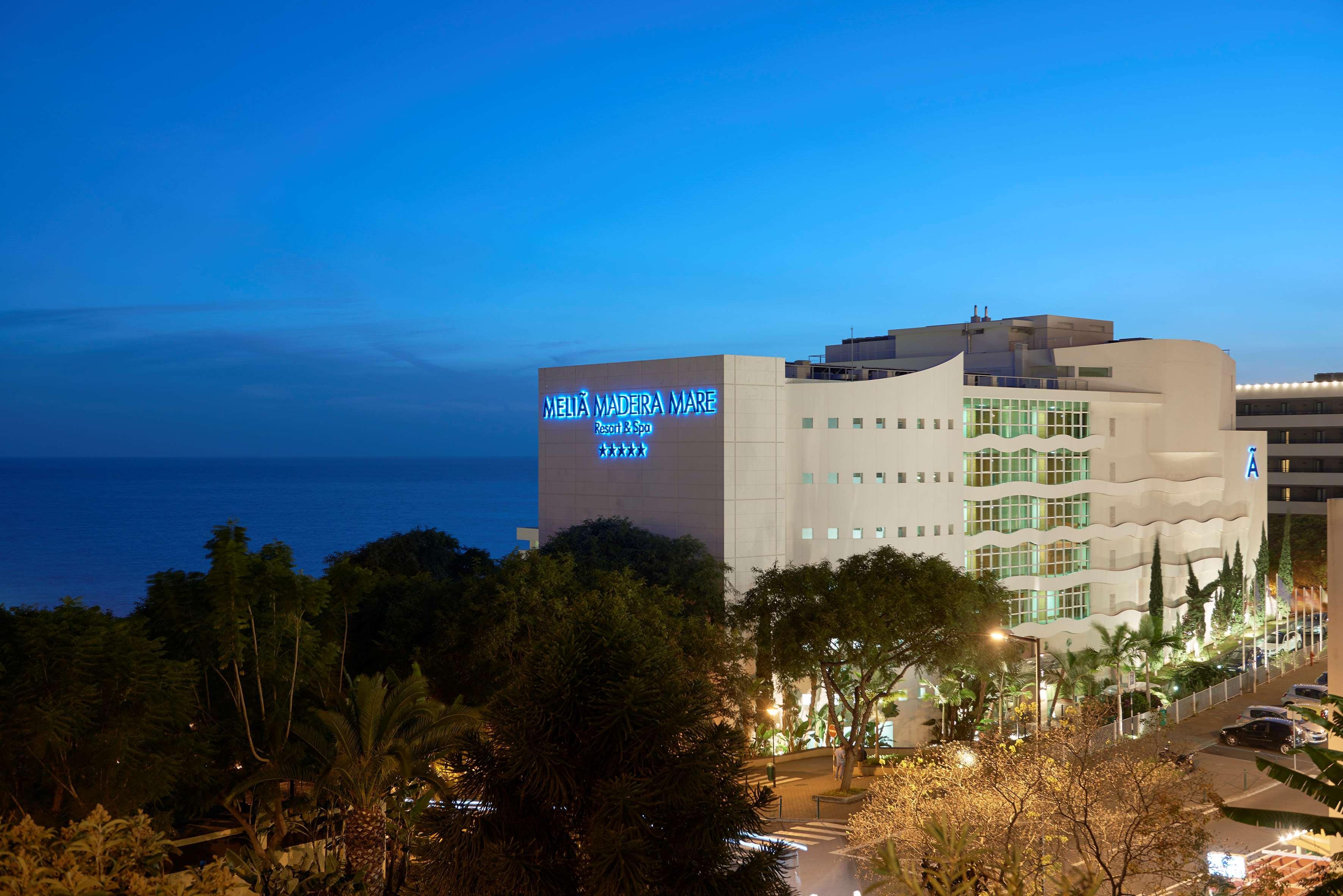 Melia Madeira Mare Hotell Funchal  Eksteriør bilde The hotel at night