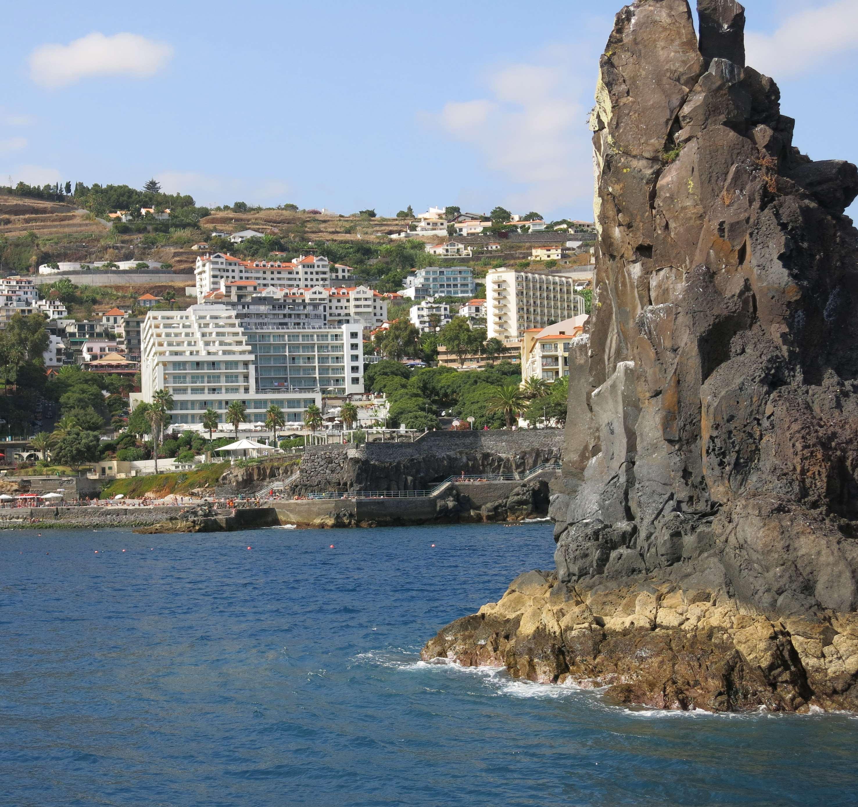 Melia Madeira Mare Hotell Funchal  Eksteriør bilde A view of the town of Calheta