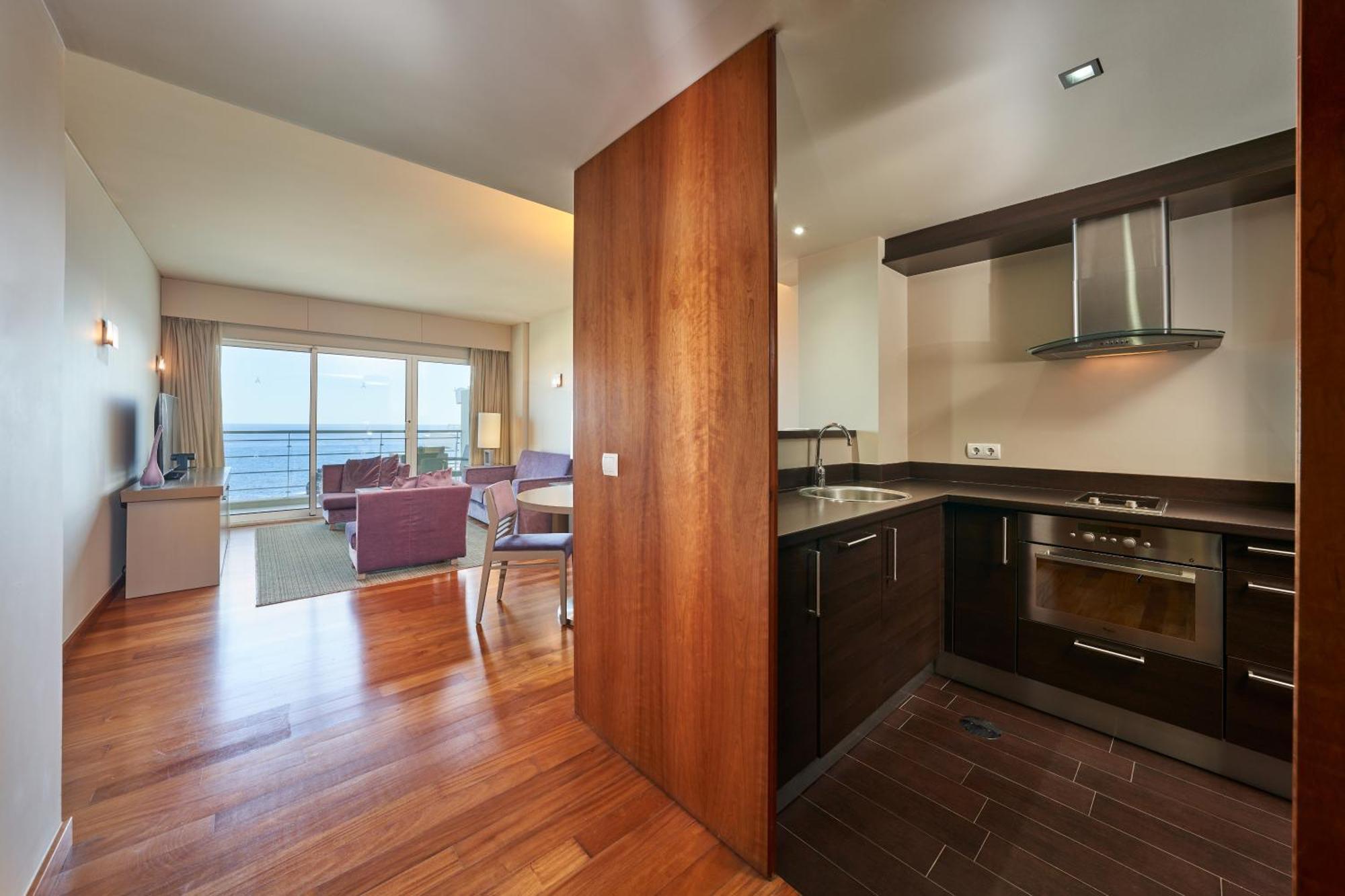Melia Madeira Mare Hotell Funchal  Rom bilde A sliding door